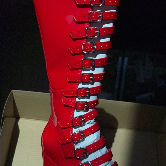 Brand new current mood Red Platform Boots - Picture 4 of 6